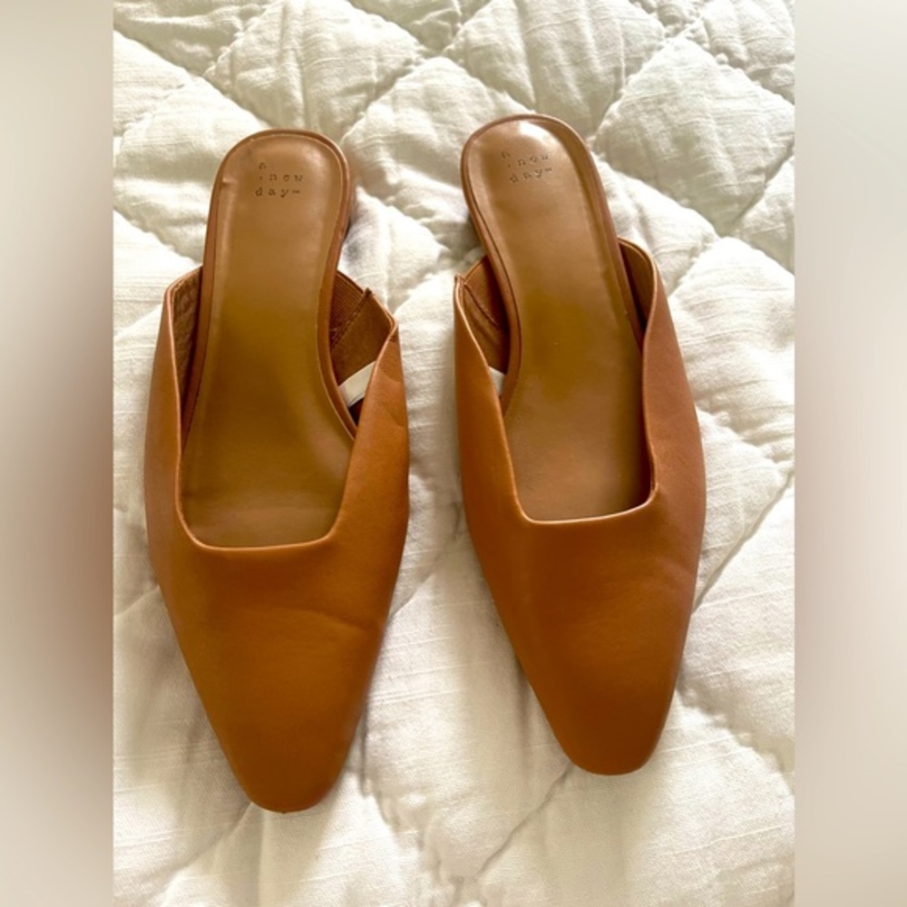 Tan Beige Flats Size 11 fit like a size 10